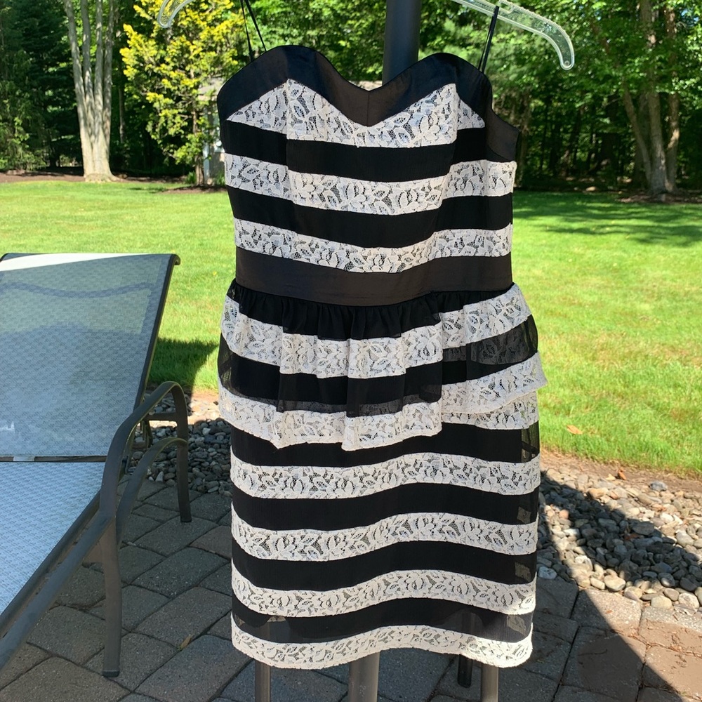 Guess Black and cream lace peplum strapless dress